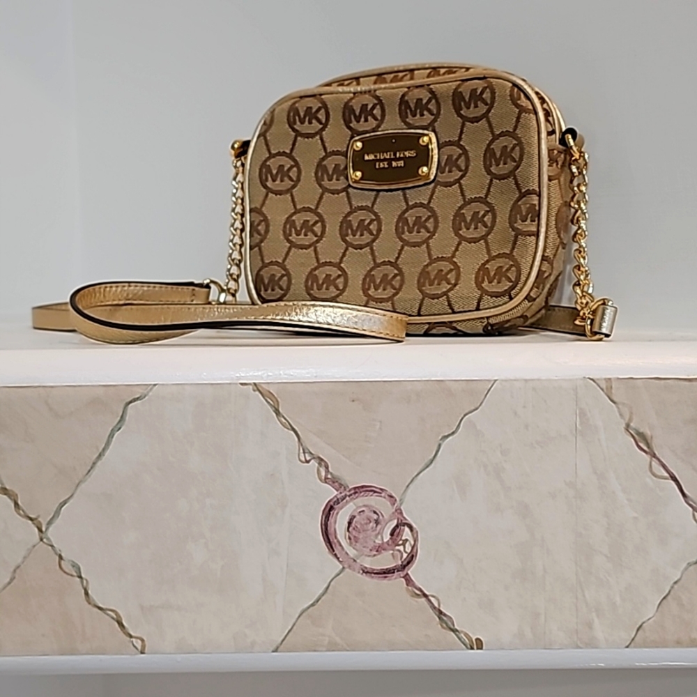 Michael Kors Mini Crossbody LIKE NEW!